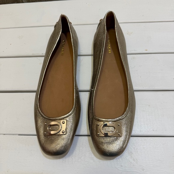 Coach Shoes - Coach Vernon Ballet Flats Gold Metallic Leather Size 9 Signature Logo Plate